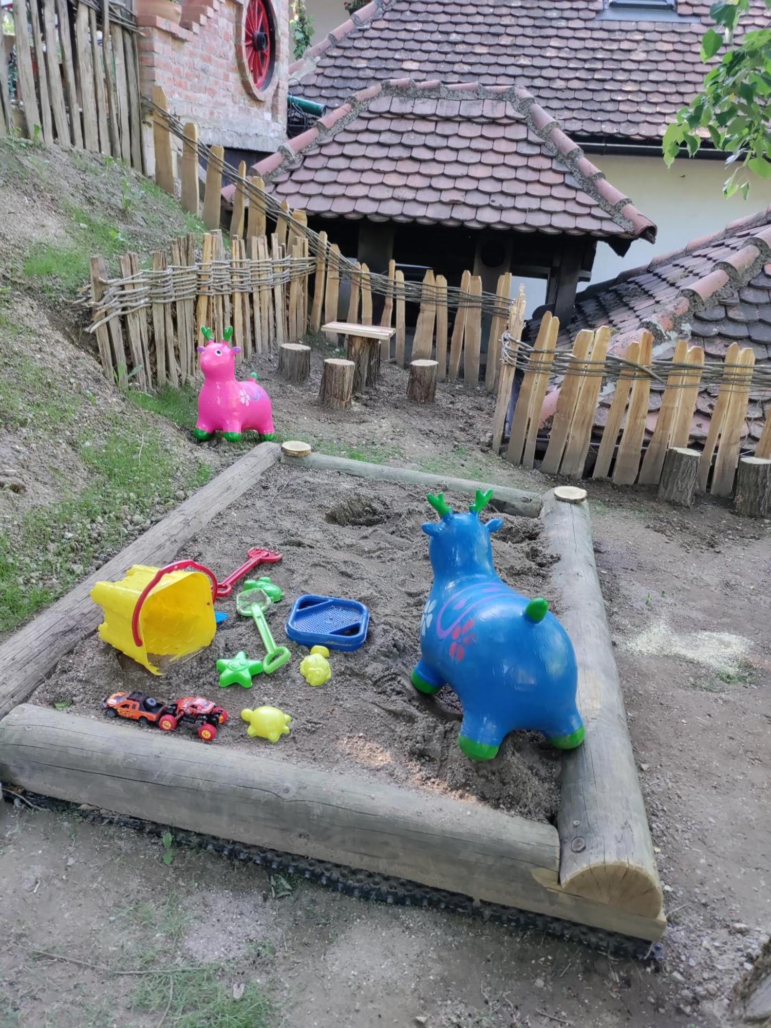 Konak Lecic Trsic Экстерьер фото