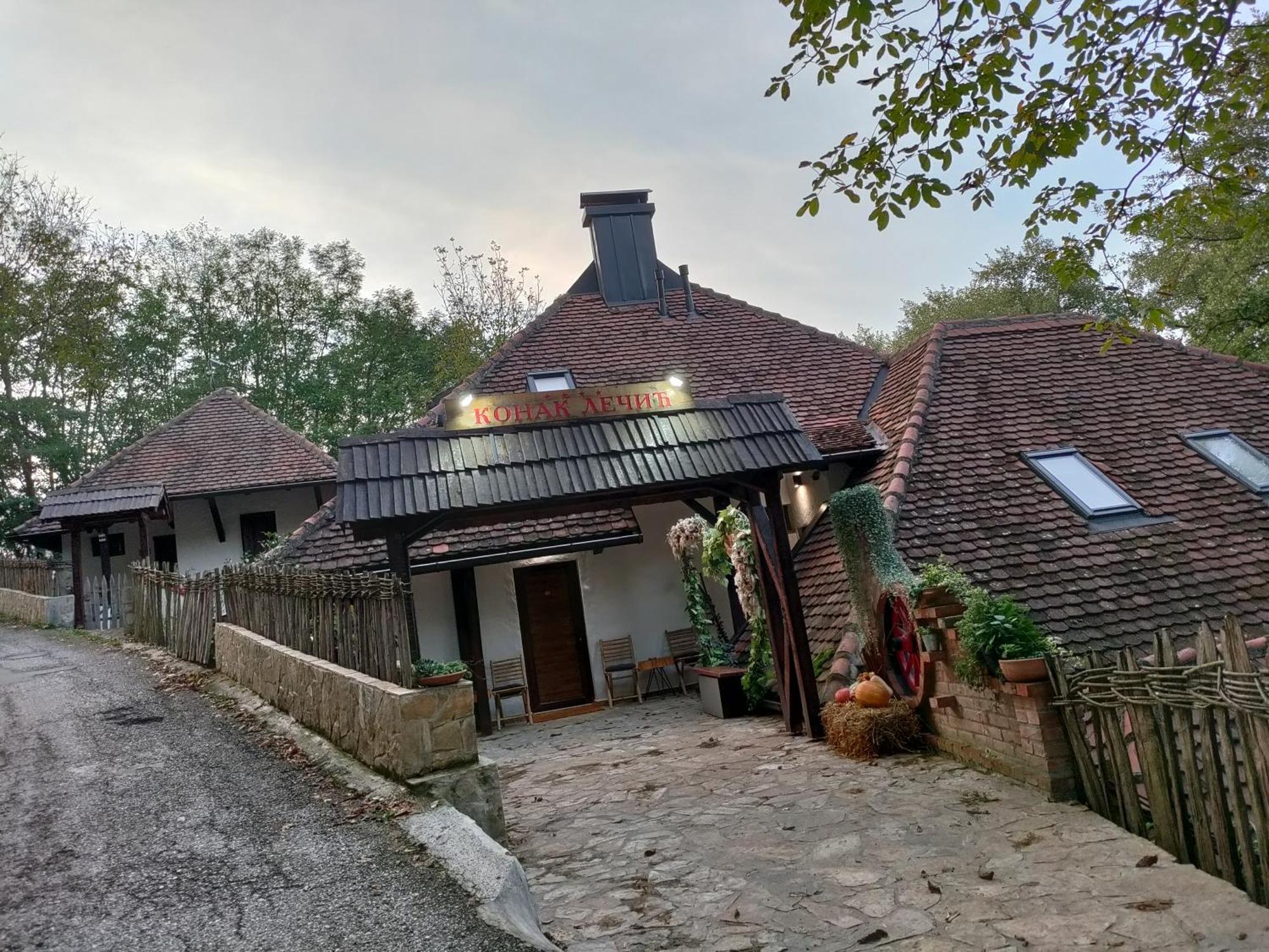 Konak Lecic Trsic Экстерьер фото